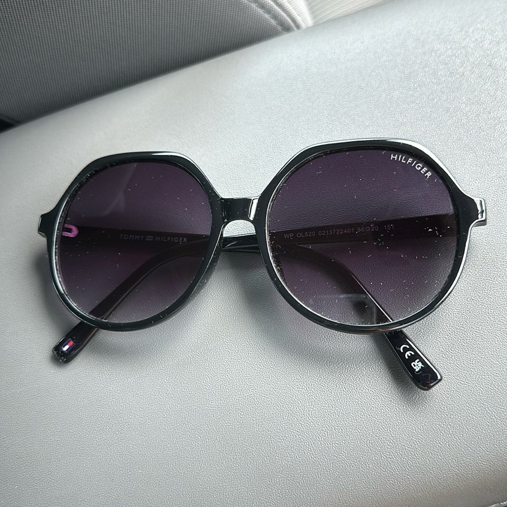 Tommy Hilfiger round sunglasses.